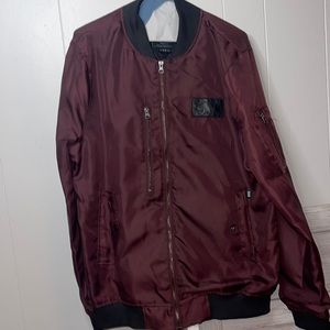 Men’s maroon bomber jacket
